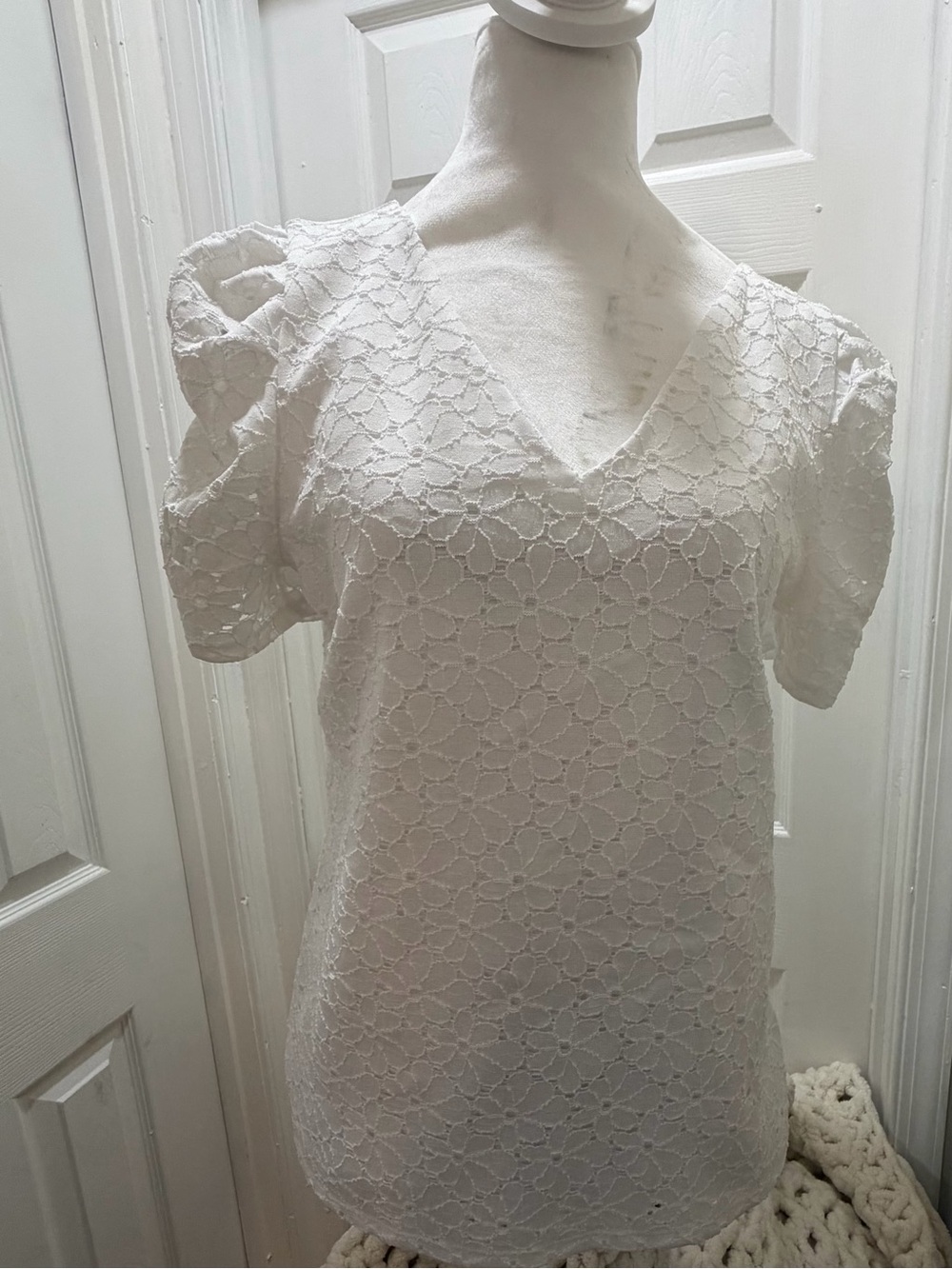 Express White Lace V-Neck Puff Sleeve Blouse